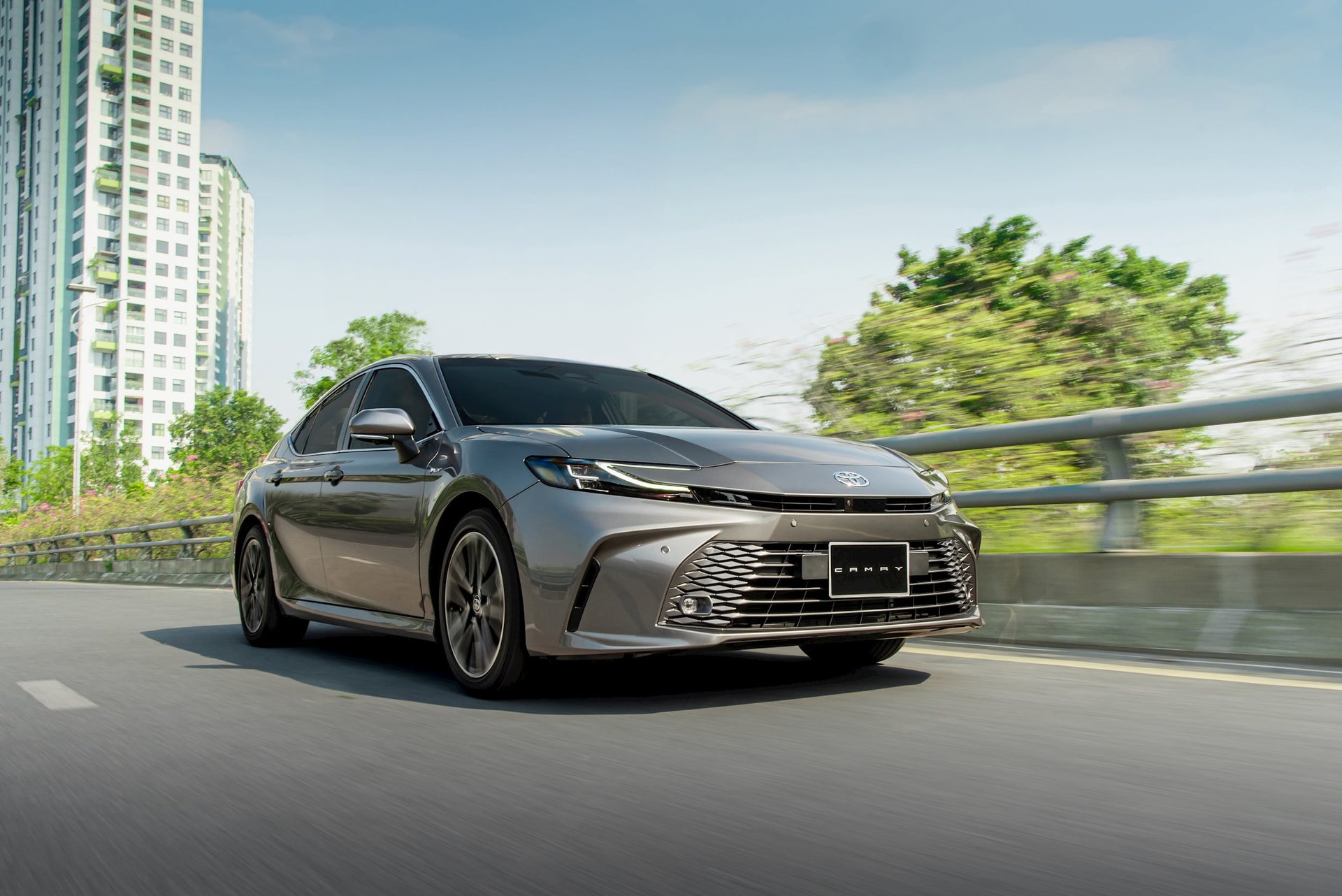 Toyota Camry 2026: Bảng giá lăn bánh, Thông tin Xe & Ưu đãi 03/2026