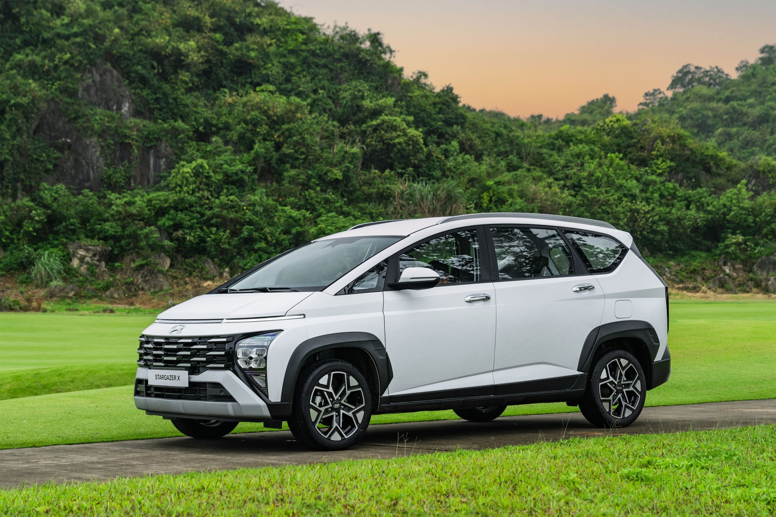 Hyundai Stargazer 7 chỗ giá rẻ ở Long Thành - Hyundai Long Thành